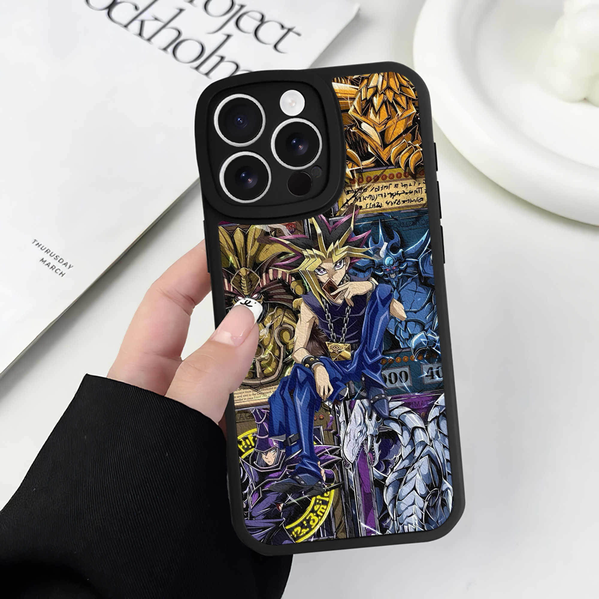 （画像用） 遊☆戯☆王 Yu-Gi-Oh! 【iPhone 16シリーズ対応】シリコンスマホケース（レザー調） 材質：シリコン